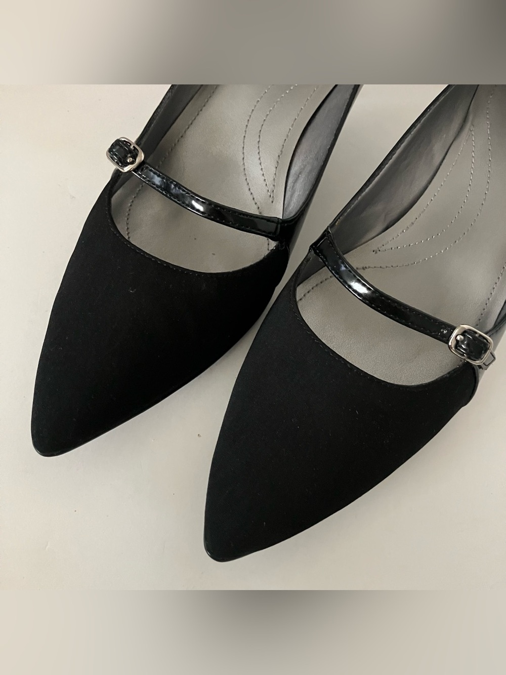 TAHARI Melanie Black Patent Leather Mary Jane Pumps Cone Kitten Heels EUC US 10 - Picture 7 of 14